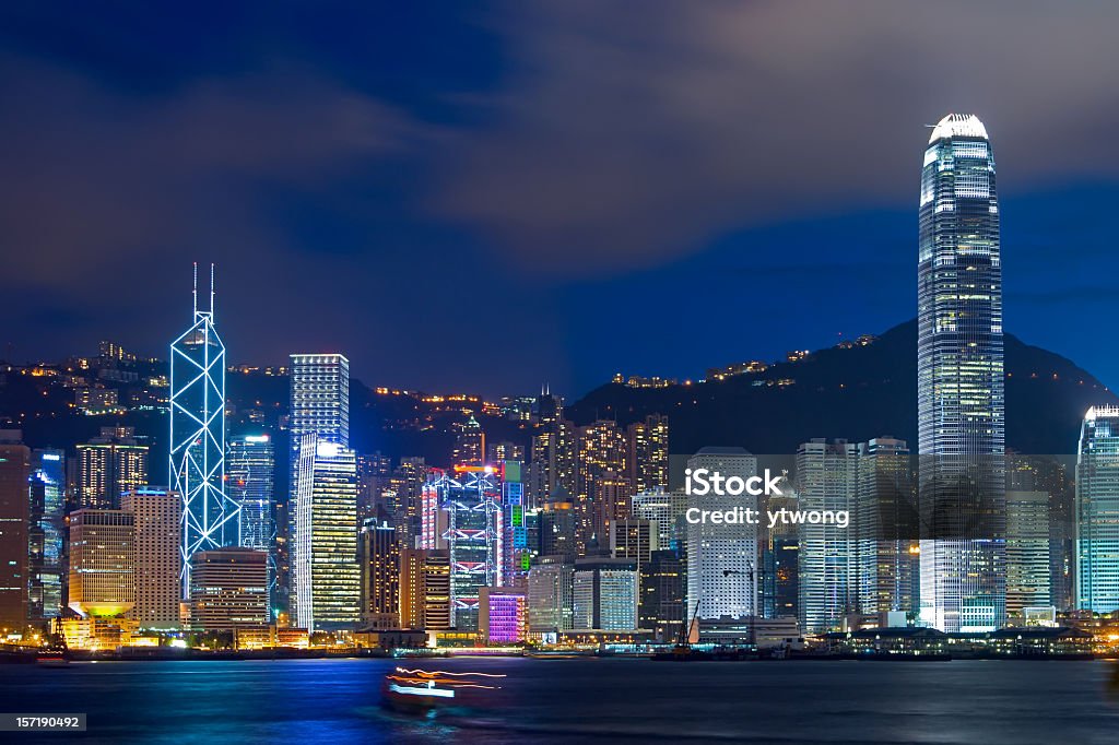 Classica scena notturna di Hong Kong - Foto stock royalty-free di Ambientazione esterna