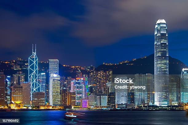 Foto de Famosa Cena Noturna De Hong Kong e mais fotos de stock de Arranha-céu - Arranha-céu, Bank of China Tower - Hong Kong, Centro Financeiro Two International