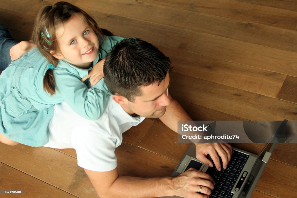 El trabajo dad - Foto de stock de Acostado libre de derechos