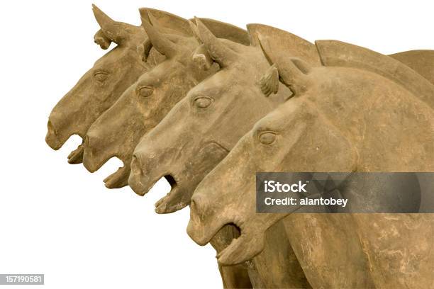 Quatro Horseheads De Xian Cerâmica De Terracota Guerreiros Túmulo - Fotografias de stock e mais imagens de Guerreiros de terracota