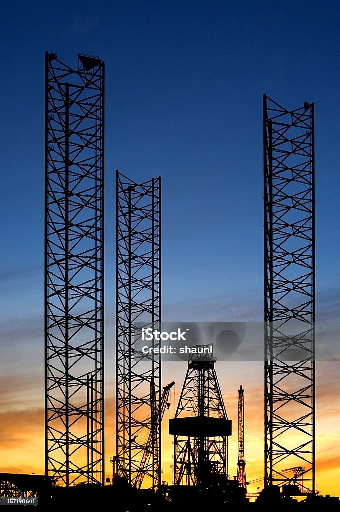 Нефтяной платформы для сверления - Стоковые фото Вертикальный роялти-фри