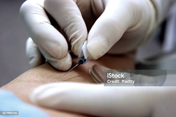 La Extracción De Sangre Foto de stock y más banco de imágenes de Dibujar - Dibujar, Sangre, Donación de sangre