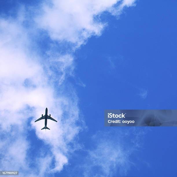 Jet 구름에 대한 스톡 사진 및 기타 이미지 - 구름, 구름 풍경, 바로 아래서 올려다보기