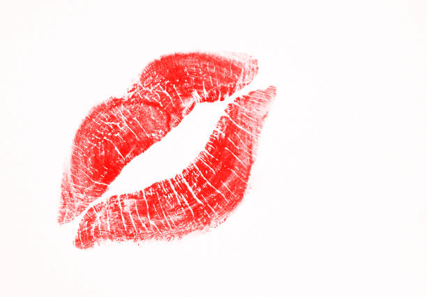 istock Kiss in textured paper 157191048