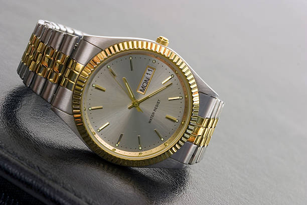 oro orologio#2 - gold watch foto e immagini stock