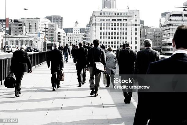 Trayectos Diarios Foto de stock y más banco de imágenes de Adulto - Adulto, Aire libre, Andar