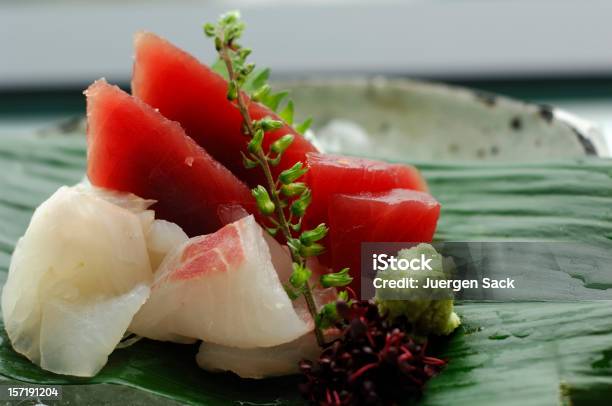 Sashimi Foto de stock y más banco de imágenes de Atún - Pescado - Atún - Pescado, Crudo, Cerámica