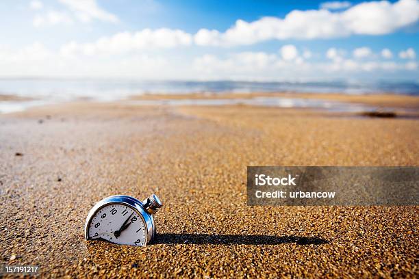 Foto de Lost Watch e mais fotos de stock de Praia - Praia, Relógio, Relógio de Bolso