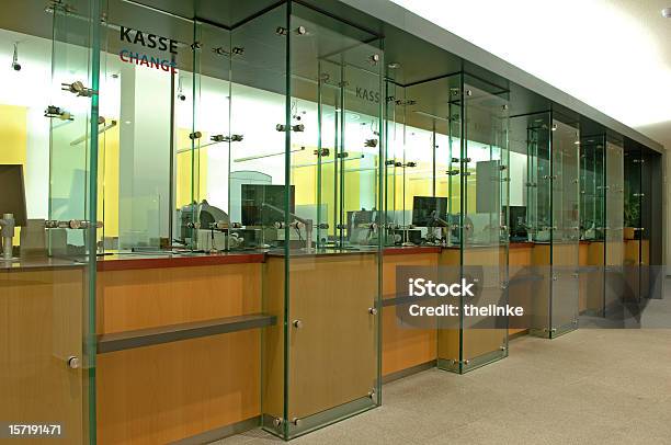 Balcão De Banco - Fotografias de stock e mais imagens de Atividade bancária - Atividade bancária, Interior, Balcão de Banco