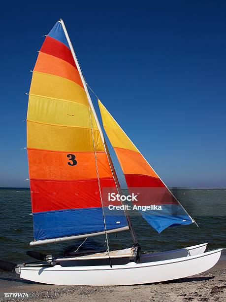 カラフルな帆船 - カラフルのストックフォトや画像を多数ご用意 - カラフル, セールボート, 湖