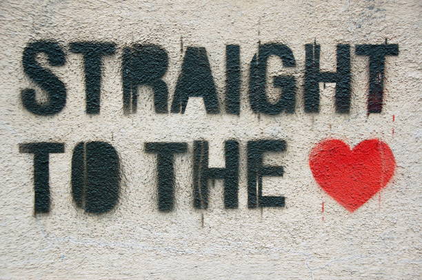 istock Straight to the heart graffiti 157191478