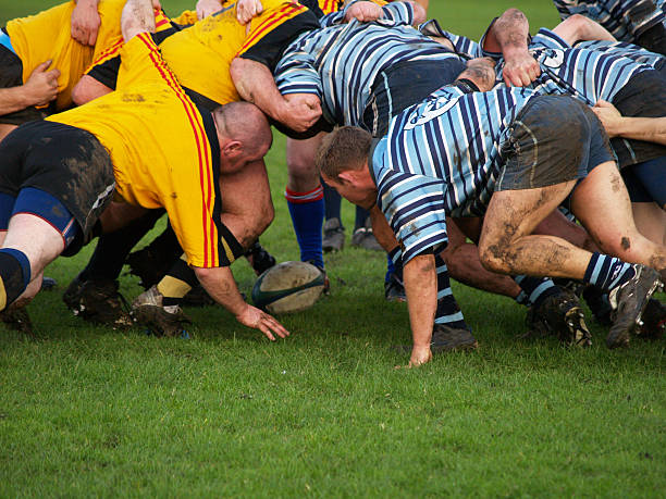 gedränge - rugby scrum sport effort stock-fotos und bilder