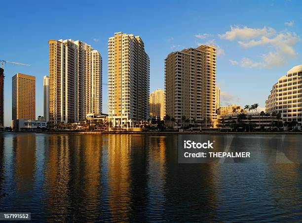 Miami Dorato - Fotografie stock e altre immagini di Acqua - Acqua, Ambientazione esterna, Appartamento