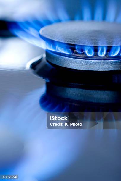 Azul Llamas De Dos Quemadores Foto de stock y más banco de imágenes de Gas natural - Gas natural, Cocina - Electrodomésticos, Llama - Fuego