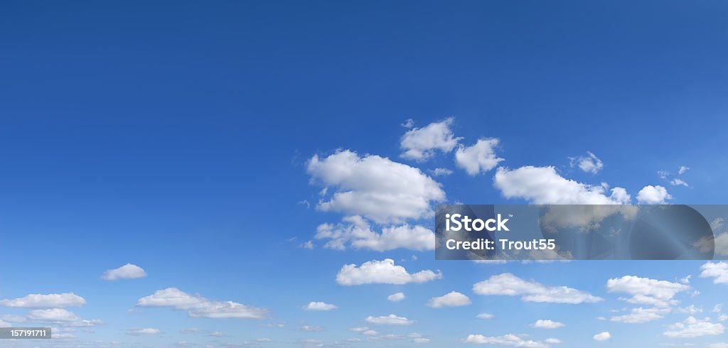 Panorama azul cielo y blanco nube, desplácese hacia abajo para obtener más información - Foto de stock de Aire libre libre de derechos