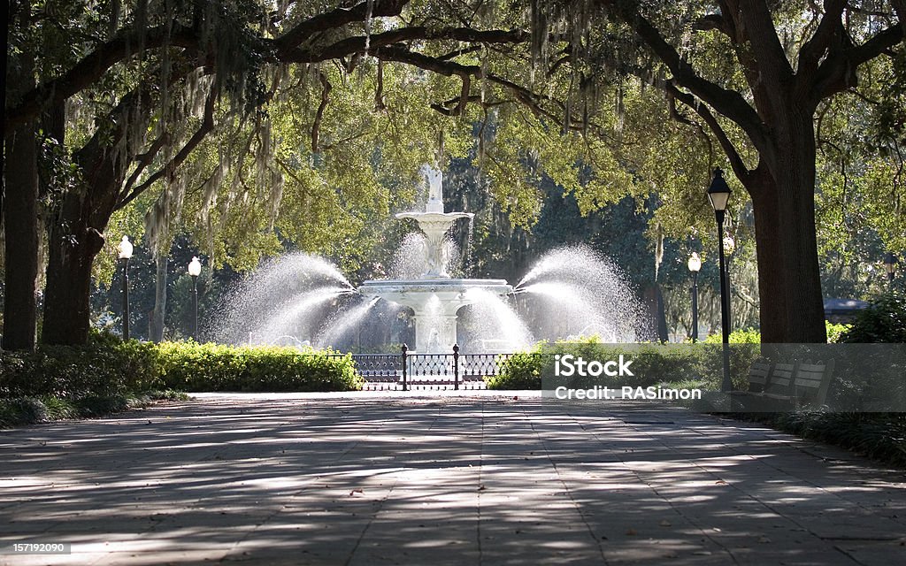 Marciapiede e Fontana nel parco - Foto stock royalty-free di Georgia - Stati Uniti Meridionali