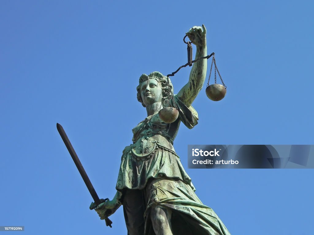 Justicia com espada - Foto de stock de Mulheres royalty-free