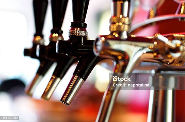 流出のビール4 - アウトフォーカスのストックフォトや画像を多数ご用意 - アウトフォーカス, アルコール飲料, カフェ