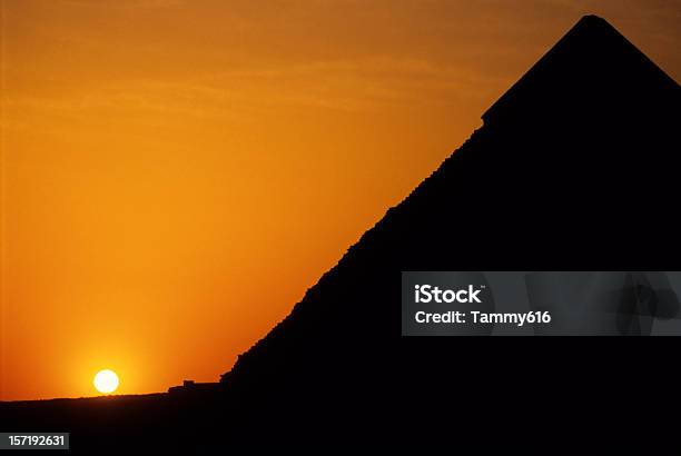 Pyramiden Bei Sonnenuntergang Stockfoto und mehr Bilder von Pyramiden von Gizeh - Pyramiden von Gizeh, Nacht, Pyramide - Bauwerk