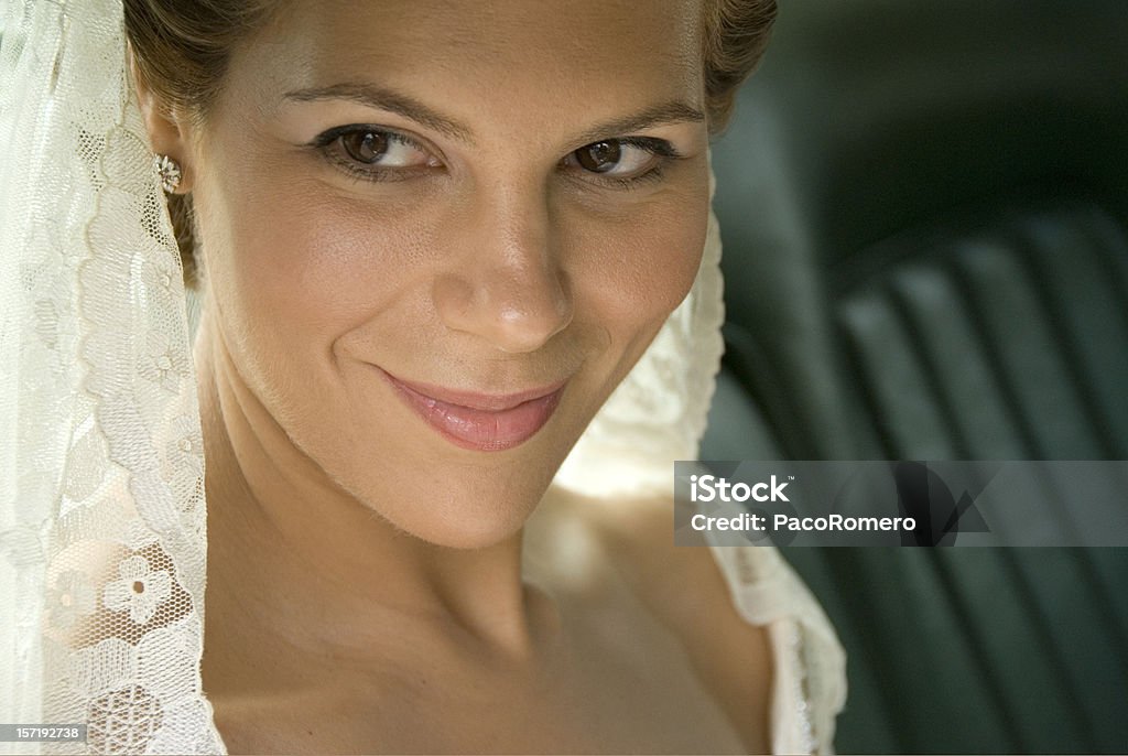 Mariée attente dans la Rolls Royce - Photo de Adulte libre de droits