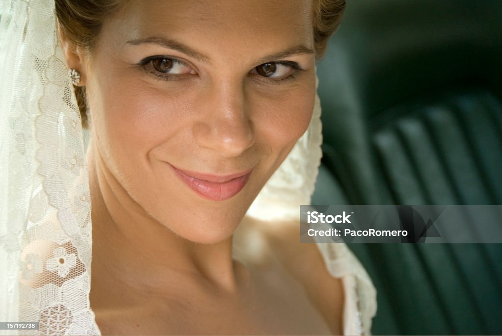 Noiva espera em que o Rolls Royce - Foto de stock de Adulto royalty-free