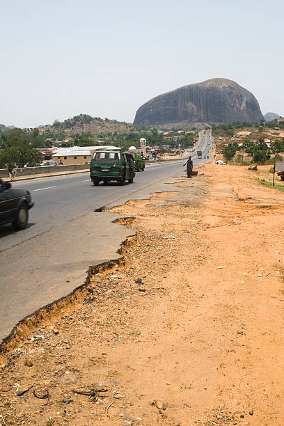 The road to Zuma Rock Zuma Rock abuja stock pictures, royalty-free photos & images