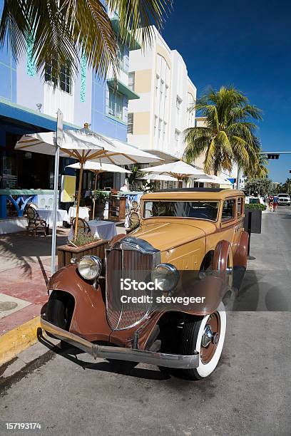 Auto Depoca Sulla Ocean Drive Miami - Fotografie stock e altre immagini di Art Deco District - Miami - Art Deco District - Miami, Art Déco, Florida - Stati Uniti