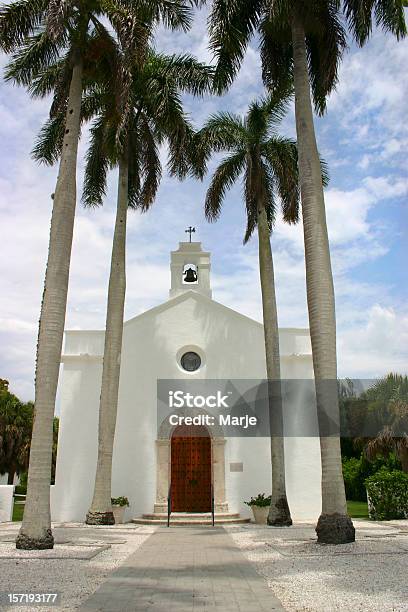 Iglesia Foto de stock y más banco de imágenes de Aire libre - Aire libre, Arquitectura, Arquitectura exterior