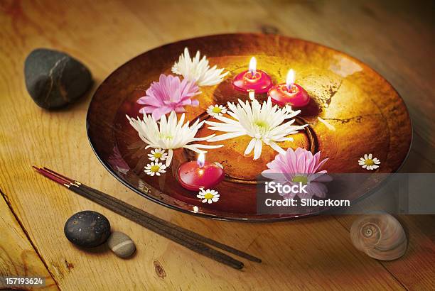 Zapach Bowl - zdjęcia stockowe i więcej obrazów Świeca - Świeca, W stanie Zen, Kadzidło