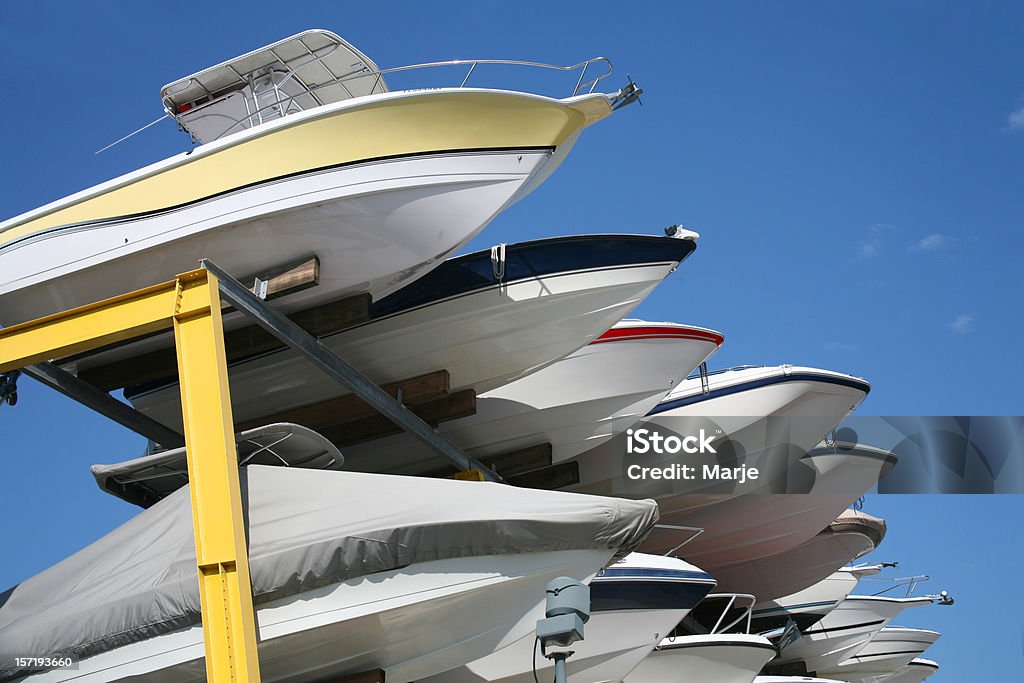 Barcos em seco, armazenamento - Foto de stock de Compartimento de armazenamento royalty-free