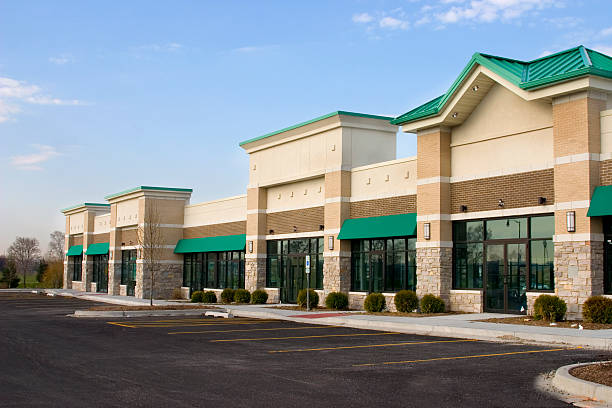 Brand-new strip mall and parking in the suburbs brand new constuction strip mall in the suburbs. commercial real estate stock pictures, royalty-free photos & images