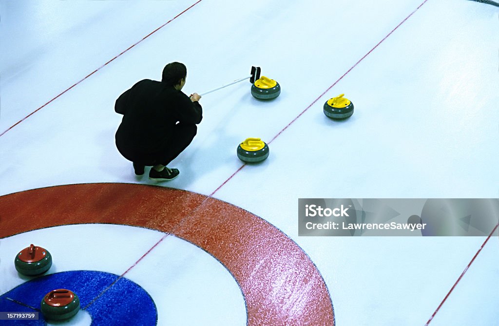 Curling en action - Photo de Glace libre de droits