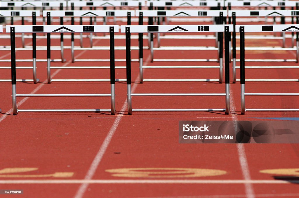 Hürden in einem track meet - Lizenzfrei Ausrüstung und Geräte Stock-Foto