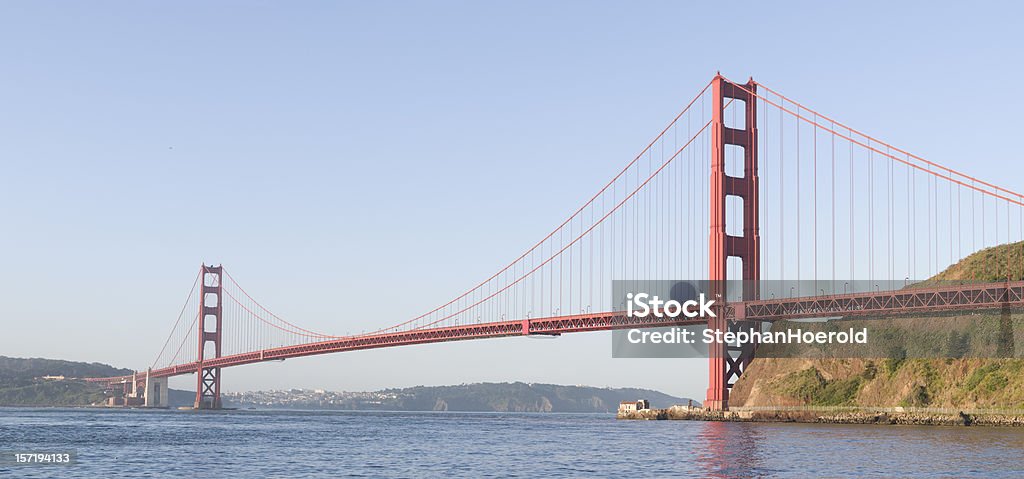 Golden Gate Bridge rano - Zbiór zdjęć royalty-free (Czerwony)