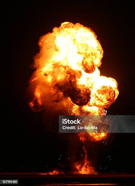 Explosion Stockfoto und mehr Bilder von Feuer - Feuer, Atompilz, Explodieren
