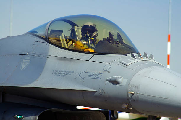 top gun - 3 - pilot military air force cockpit stock-fotos und bilder