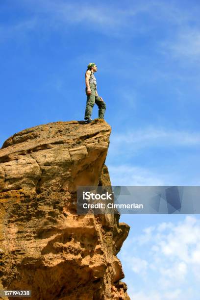 En La Cima Del Mundo Foto de stock y más banco de imágenes de Acantilado - Acantilado, Actividad, Adulto