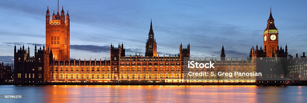 Здание парламента на ночь - Стоковые фото Англия роялти-фри