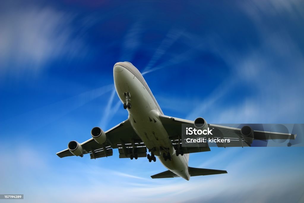 Dizzy atterraggio di un Boeing 747 Jumbo - Foto stock royalty-free di A mezz'aria