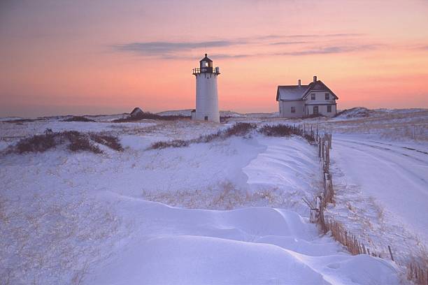 ponto farol de cape cod - lighthouse massachusetts beach coastline imagens e fotografias de stock