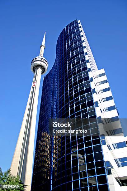 Toronto Em Cn Tower - Fotografias de stock e mais imagens de Ajardinado - Ajardinado, Apartamento, Arquitetura