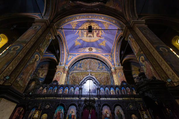 catedral de la dormición theotokos en varna, bulgaria - iluminación de techo abovedado fotografías e imágenes de stock