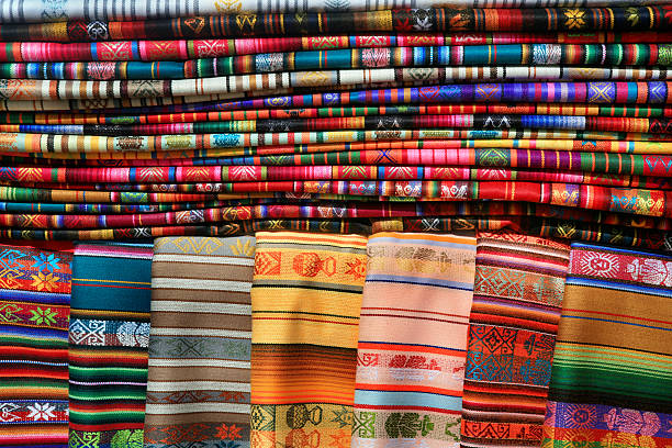 멕시코 이불 식탁보와 시장 산타페이의 - mexico blanket textile market 뉴스 사진 이미지