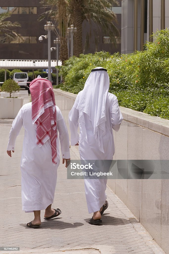 Arab hombres en atuendo religioso - Foto de stock de Adulto libre de derechos