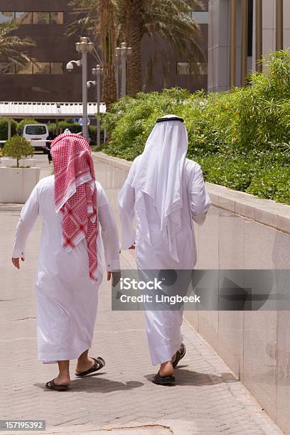 Arab Mężczyzn W Szaty Religijne - zdjęcia stockowe i więcej obrazów Agal - Agal, Arabia, Azja Zachodnia