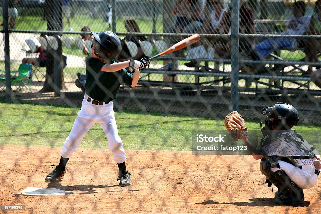 스포츠: 리틀 리그 야구 선수 at bat. - 로열티 프리 유소년 야구 및 소프트볼 리그 스톡 사진