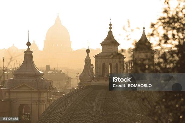 Roman Widok Z St Bazylika Piotra Rzym Włochy - zdjęcia stockowe i więcej obrazów Bazylika - Bazylika, Bazylika św. Piotra na Watykanie, Bez ludzi