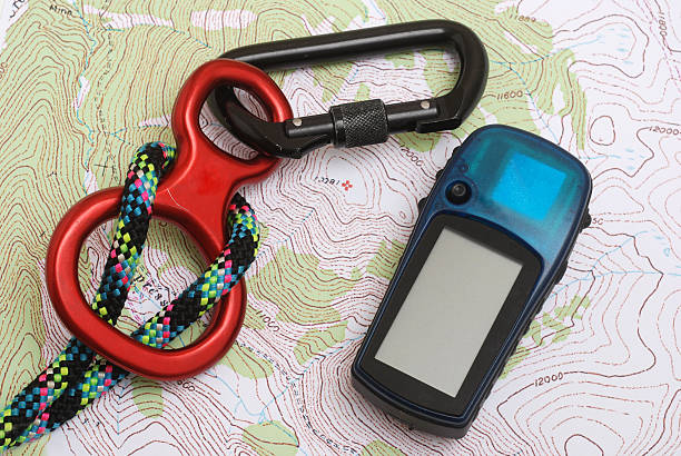 finden sie die mountain gps - orienteering planning mountain climbing compass stock-fotos und bilder