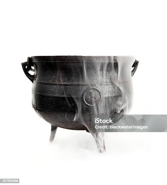 Kochkessel Stockfoto und mehr Bilder von Kochkessel - Kochkessel, Weißer Hintergrund, Freisteller – Neutraler Hintergrund
