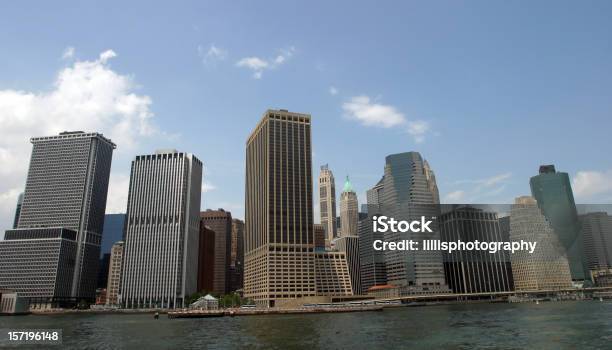 Wall Street Grattacieli Di New York City - Fotografie stock e altre immagini di Acciaio - Acciaio, Acqua, Affari